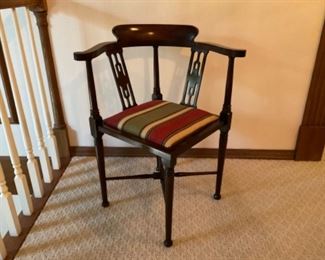CORNER CHAIR. ANTIQUE $  125.00