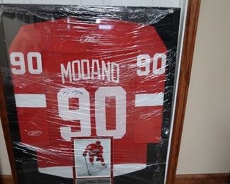 Mike Modano Signed Jersey