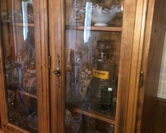 Upper doors have convex or "bubble" glass!