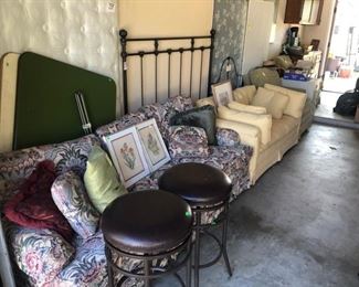 And lastly to the garage - AND IT IS FULL OF FINE FIRNITURE!!