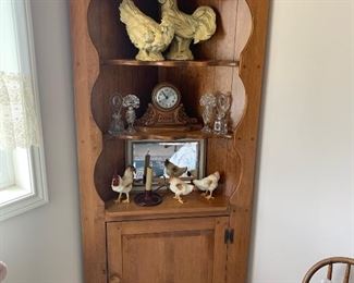 Corner Display Hutch