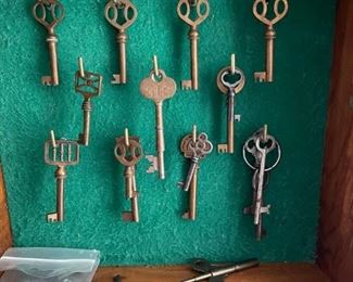 Antique skeleton key collection 