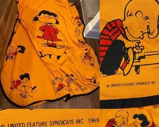 Vintage 1969 United Feature Syndicate Charlie Brown & Friends handmade Blanket 