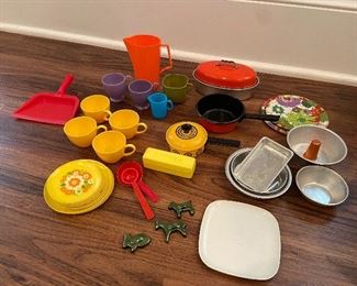 Vintage Doll Cookware & Dishes