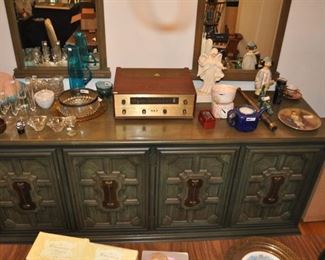 Broyhill Dresser With Double Hanging Mirrors