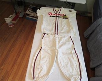 MILWAUKEE Braves youth uniform