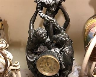 A DECORATIVE BRONZE CLOCK 