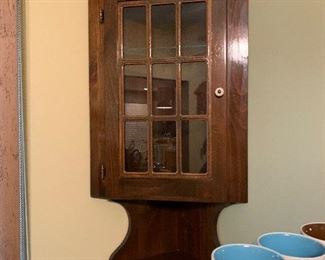 NICE CORNER CABINET