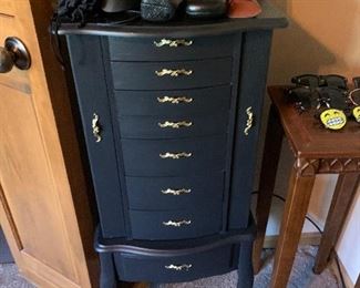 JEWELRY BOX PLUS LARGE SELECTION OF JEWELRY