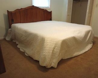 06 King Sized Bed Set