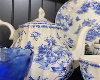 Churchill Blue Toile - 8 place settings plus teapot, platter, cream & sugar and vegetable bowl