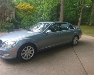 The 2008 Mercedes S550 4Matic V8 only has 47,585 miles on it
