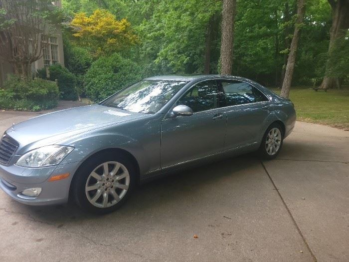 The 2008 Mercedes S550 4Matic V8 only has 47,585 miles on it