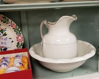 Vintage Wash Basin and Pitcher