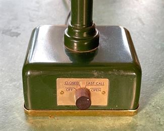 Vintage 1960s B&B Bar Lamp Stop Light Traffic Signal OPEN CLOSED LAST CALL	20x4x4in	HxWxD
