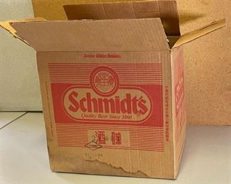 Schmidt's 600cc Japanese Export Beer Bottles in Case W/ Caps EMPTY	Case: 11.75x12.9in	HxWxD

