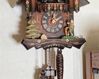 German cuckoo Clock	11x10x7in	
