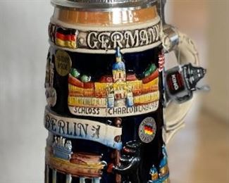1989 Berlin Wall Beer Stein KING	12x4.75x7in	HxWxD
