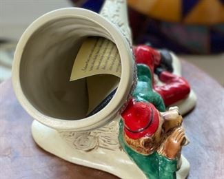 Anheuser Busch Collection Bevo Fox Ceramic Horn CS672 2006 Budweiser	6.5x6x11in	HxWxD
