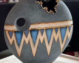 Sharon Penn Ceramic Vase Southwest Potter 22k Gold & Ceramic	15 x 15 x 3in	HxWxD

