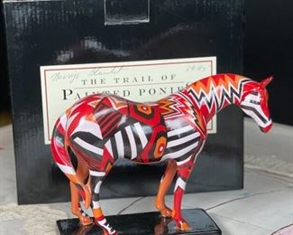 Painted Ponies 1464 Navajo Blanket Pony Horse Figurine 2003	7x7.5x2.5in	HxWxD
