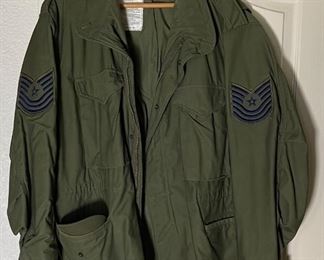 1970s US Air Force  M-65 Field Jacket Mens Large Vietnam Military Cold Weather Coat	Size: Large Short	
