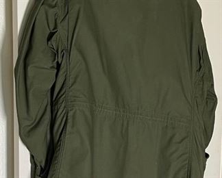 1970s US Air Force  M-65 Field Jacket Mens Large Vietnam Military Cold Weather Coat	Size: Large Short	
