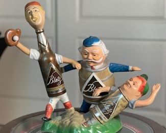 Vintage 1952 BLATZ BEER Milwaukee Braves BASEBALL STATUE Display Cast Metal	17x20x9in	HxWxD
