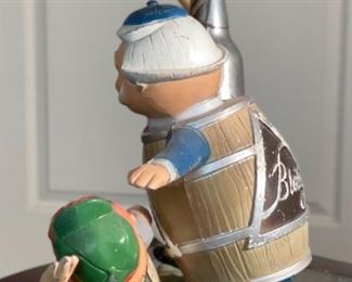 Vintage 1952 BLATZ BEER Milwaukee Braves BASEBALL STATUE Display Cast Metal	17x20x9in	HxWxD
