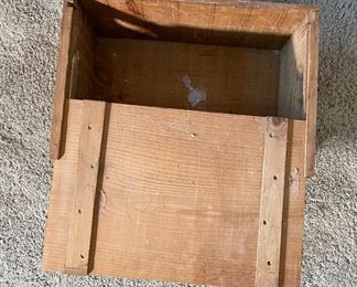 Vintage Molson Wood Beer Crate w/ Lid  Canada North America's Oldest Brewery	10x18x12in	HxWxD
