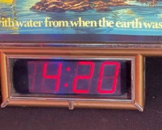 Heileman's Old Style Beer Digital Clock Sign Advertising	16.5 x 17in	
