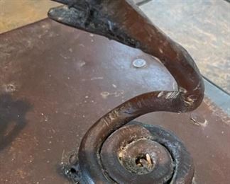 Rustic Rebar Metal Sculpture Art	18 x 14.5 x 10.5in	HxWxD
