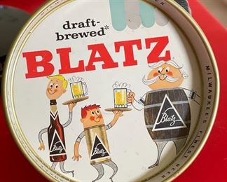 1959 Blatz Beer 3 Guys Bottle Can Keg Statues Figures Bar Metal Tray	13in Diameter	
