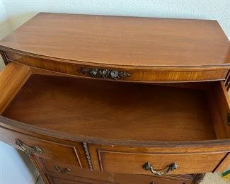 Antique Huntley furniture 5 drawer dresser	53.5x39.5x20in	HxWxD
