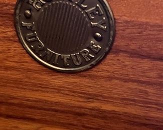 Antique Huntley furniture 5 drawer dresser	53.5x39.5x20in	HxWxD
