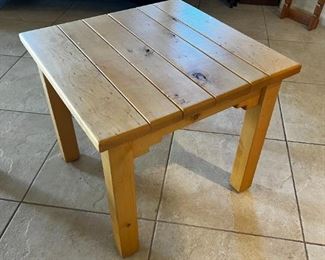 Southwest design Solid Pinewood end table	22x24x24in	HxWxD
