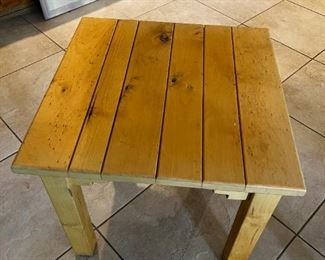 Southwest design Solid Pinewood end table	22x24x24in	HxWxD
