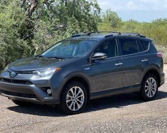 2018 Toyota RAV4 Hybrid HV Limited  (Only 6,000) Miles!)