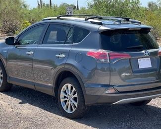2018 Toyota RAV4 Hybrid HV Limited  (Only 6,000) Miles!)