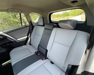 2018 Toyota RAV4 Hybrid HV Limited  (Only 6,000) Miles!)