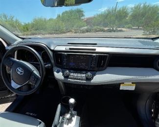 2018 Toyota RAV4 Hybrid HV Limited  (Only 6,000) Miles!)