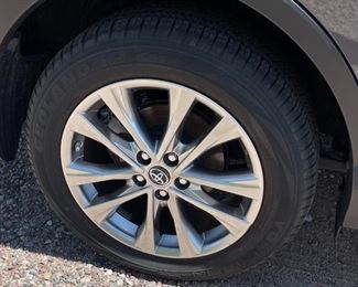 2018 Toyota RAV4 Hybrid HV Limited  (Only 6,000) Miles!)