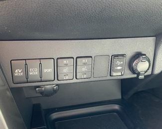 2018 Toyota RAV4 Hybrid HV Limited  (Only 6,000) Miles!)