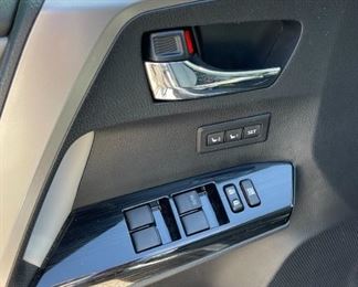 2018 Toyota RAV4 Hybrid HV Limited  (Only 6,000) Miles!)