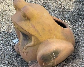 Ceramic Frog planter	17 x 16 x 16in	
