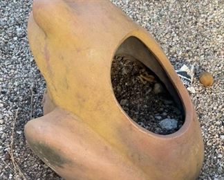 Ceramic Frog planter	17 x 16 x 16in	
