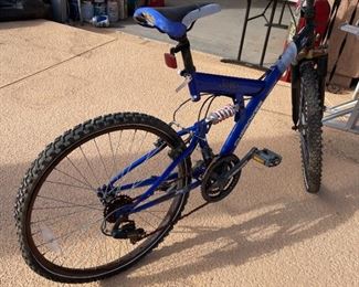 Life Size Cast Aluminum Howling Wolf Statue	45 x 21 x 27in	
