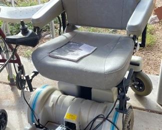 Hoveround MPV5 Power Wheelchair	35 x 25 x 33in	

