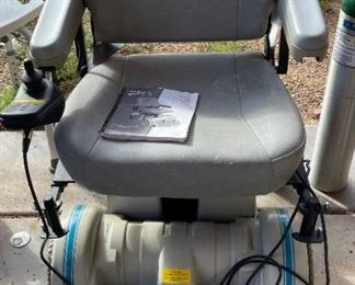 Hoveround MPV5 Power Wheelchair	35 x 25 x 33in	
