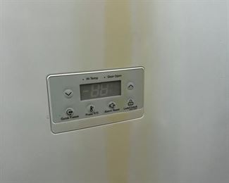 Midea Upright freezer MODEL: HS-502FWE	62.5x28.2x 32in	HxWxD
